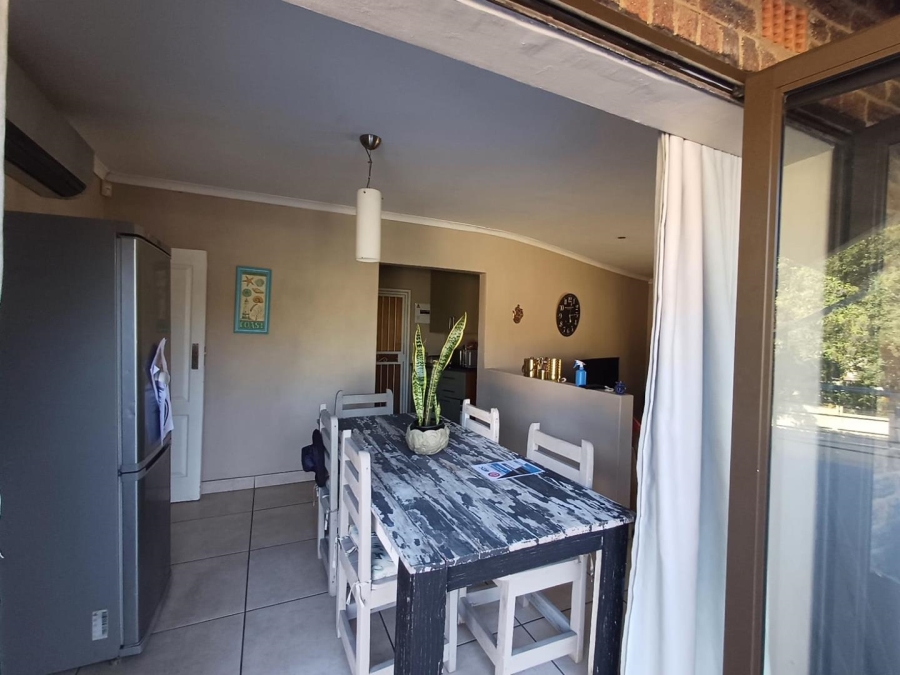 To Let 2 Bedroom Property for Rent in Blairgowrie Gauteng