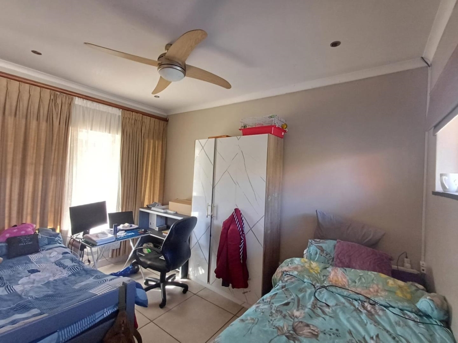 To Let 2 Bedroom Property for Rent in Blairgowrie Gauteng