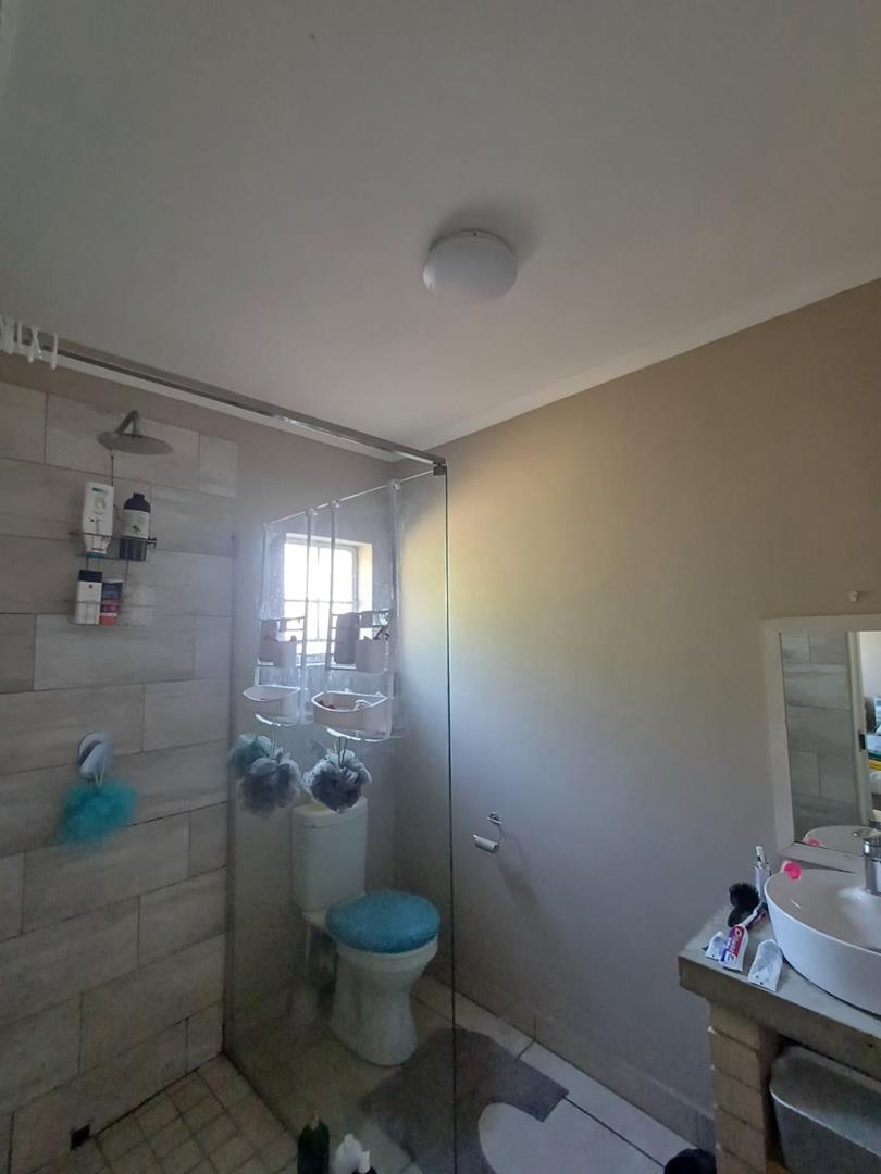 To Let 2 Bedroom Property for Rent in Blairgowrie Gauteng