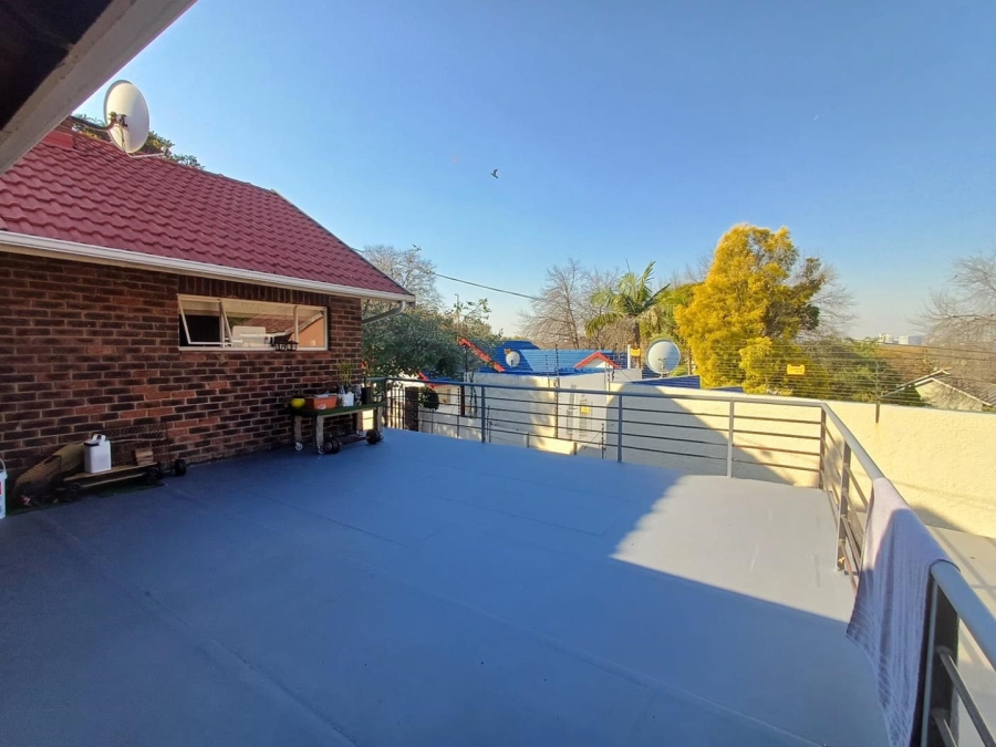 To Let 2 Bedroom Property for Rent in Blairgowrie Gauteng