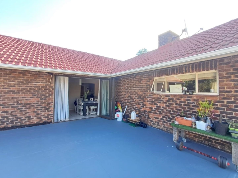 To Let 2 Bedroom Property for Rent in Blairgowrie Gauteng