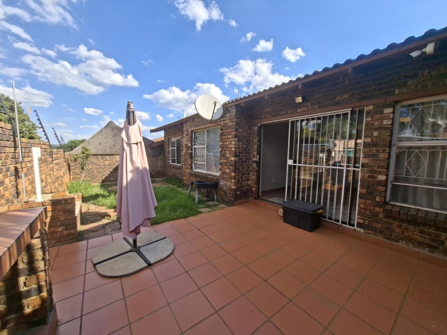 To Let 3 Bedroom Property for Rent in Buccleuch Gauteng