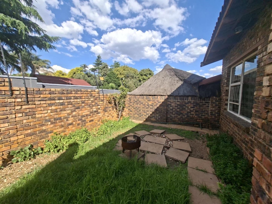 To Let 3 Bedroom Property for Rent in Buccleuch Gauteng
