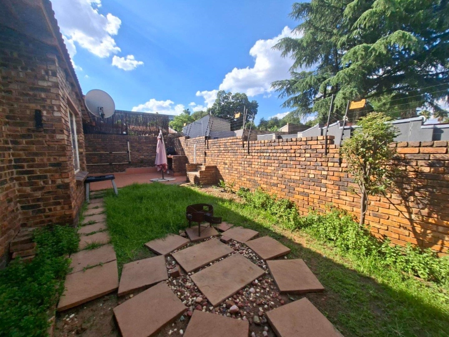 To Let 3 Bedroom Property for Rent in Buccleuch Gauteng