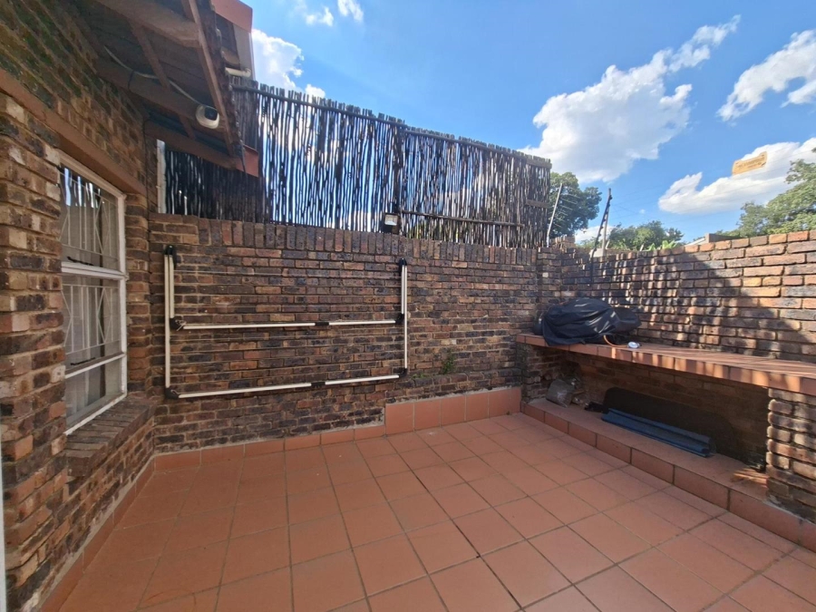 To Let 3 Bedroom Property for Rent in Buccleuch Gauteng