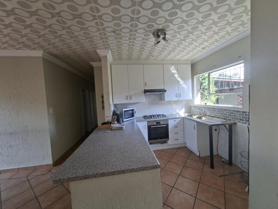 To Let 3 Bedroom Property for Rent in Buccleuch Gauteng