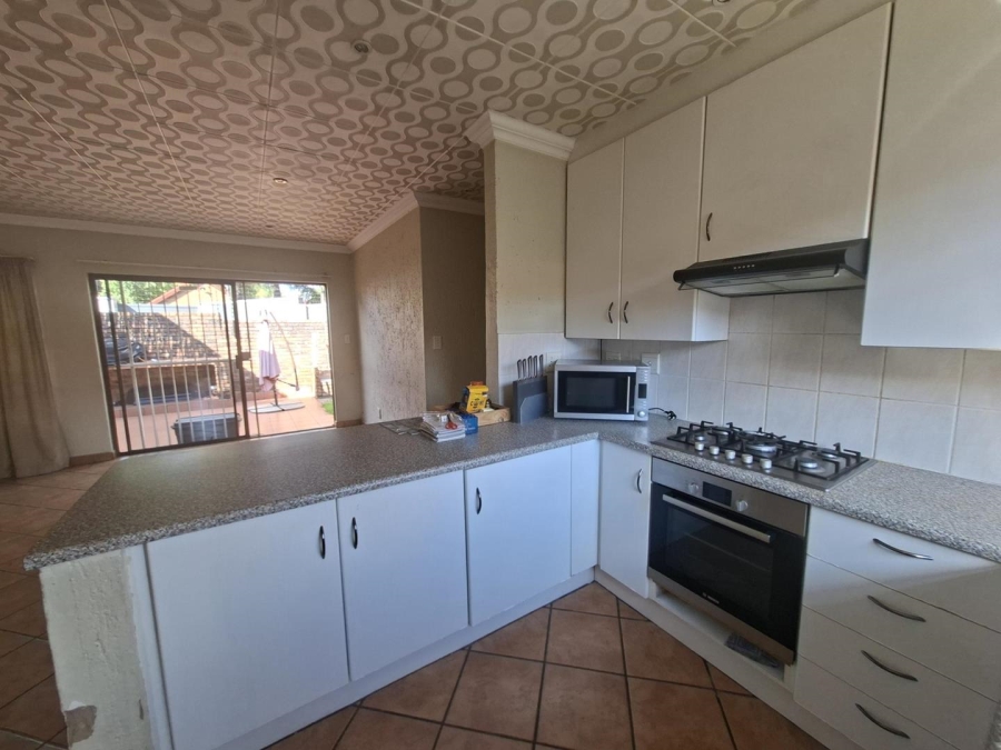 To Let 3 Bedroom Property for Rent in Buccleuch Gauteng