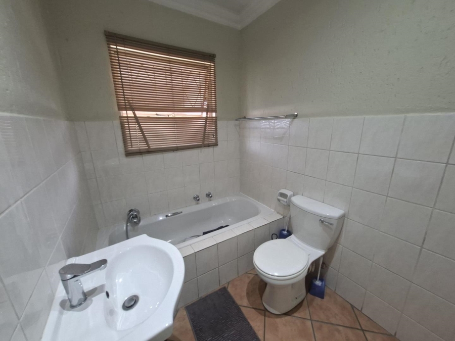 To Let 3 Bedroom Property for Rent in Buccleuch Gauteng