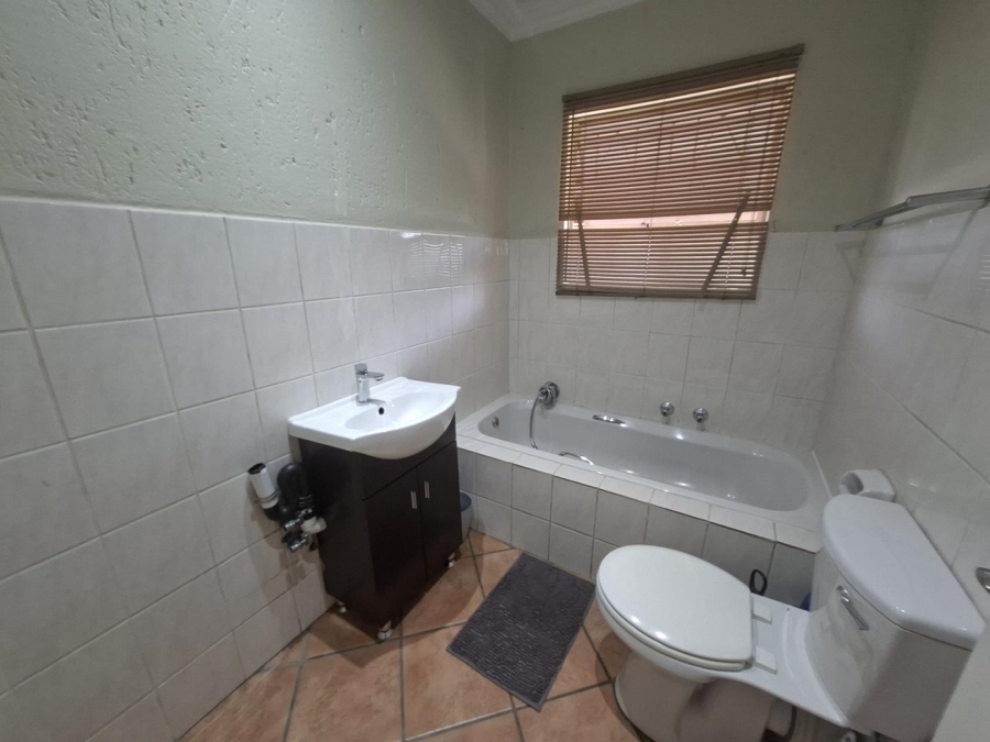 To Let 3 Bedroom Property for Rent in Buccleuch Gauteng