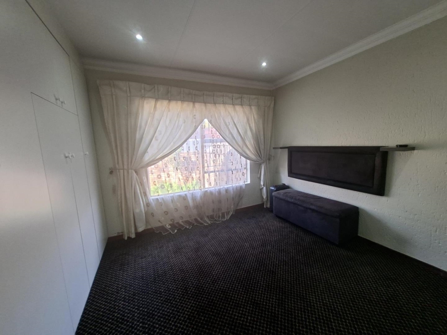To Let 3 Bedroom Property for Rent in Buccleuch Gauteng