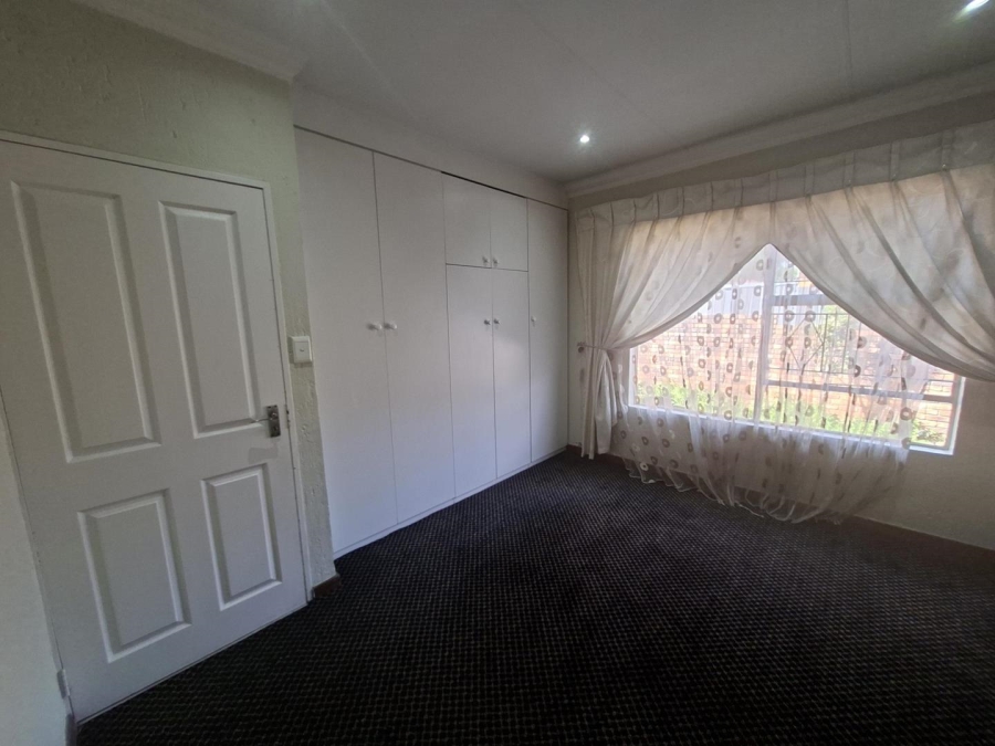 To Let 3 Bedroom Property for Rent in Buccleuch Gauteng