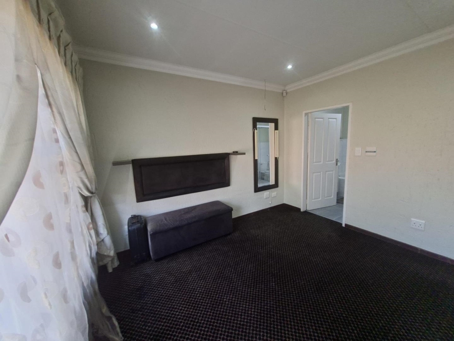 To Let 3 Bedroom Property for Rent in Buccleuch Gauteng