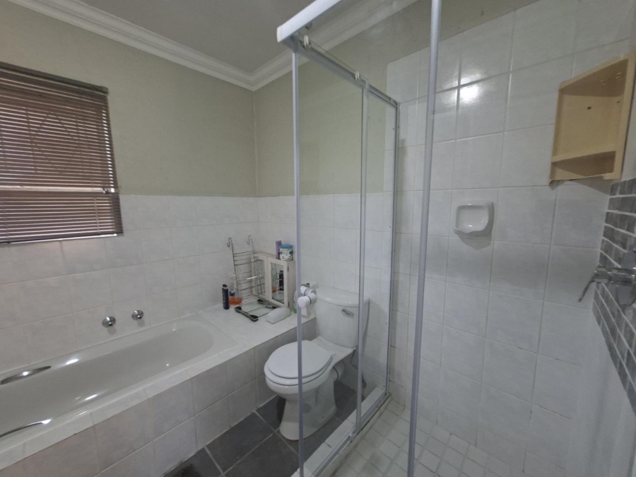 To Let 3 Bedroom Property for Rent in Buccleuch Gauteng