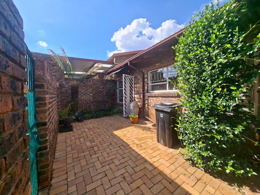 To Let 3 Bedroom Property for Rent in Buccleuch Gauteng