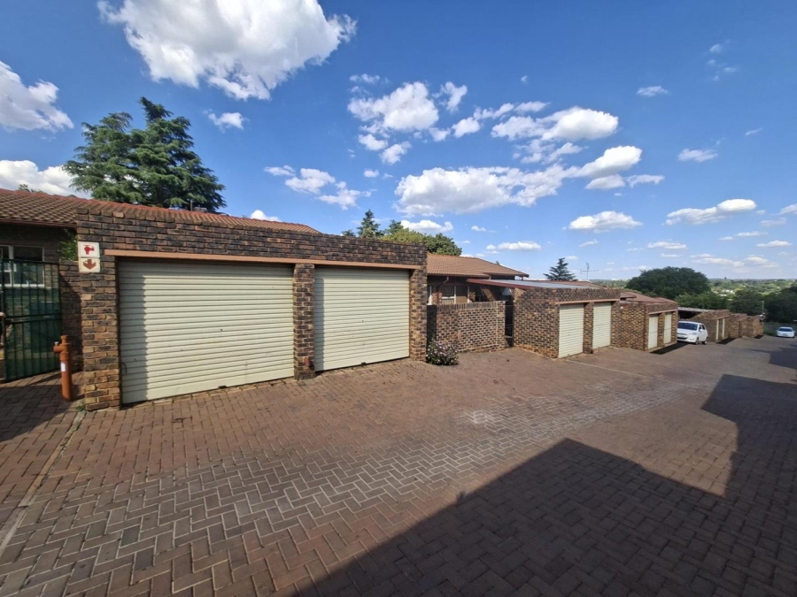 To Let 3 Bedroom Property for Rent in Buccleuch Gauteng