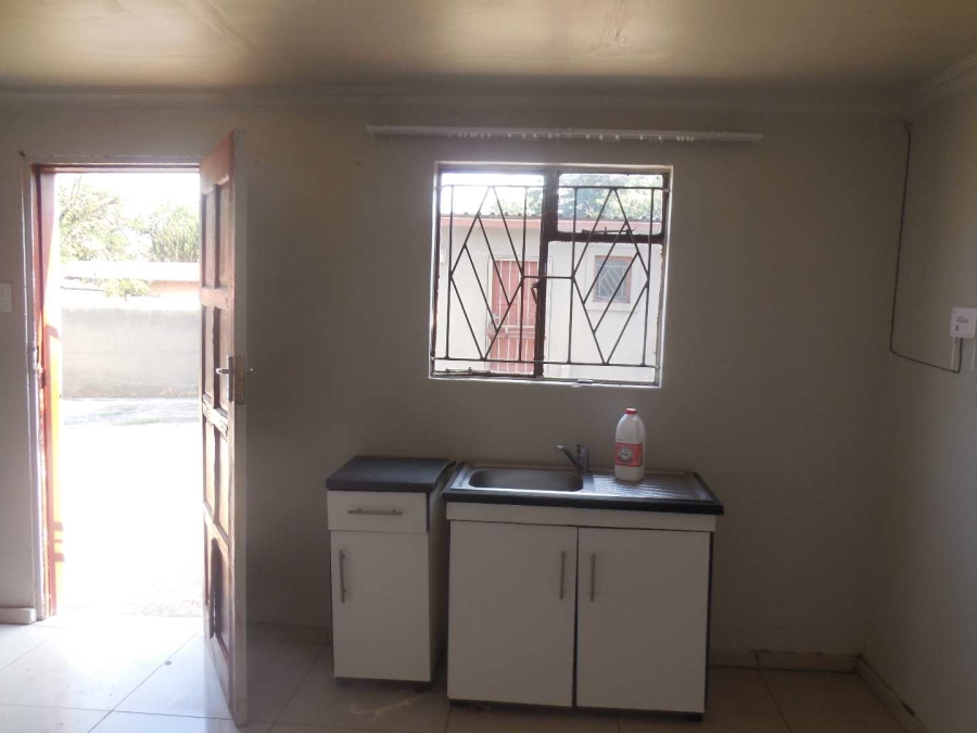 To Let 1 Bedroom Property for Rent in East Lynne Gauteng