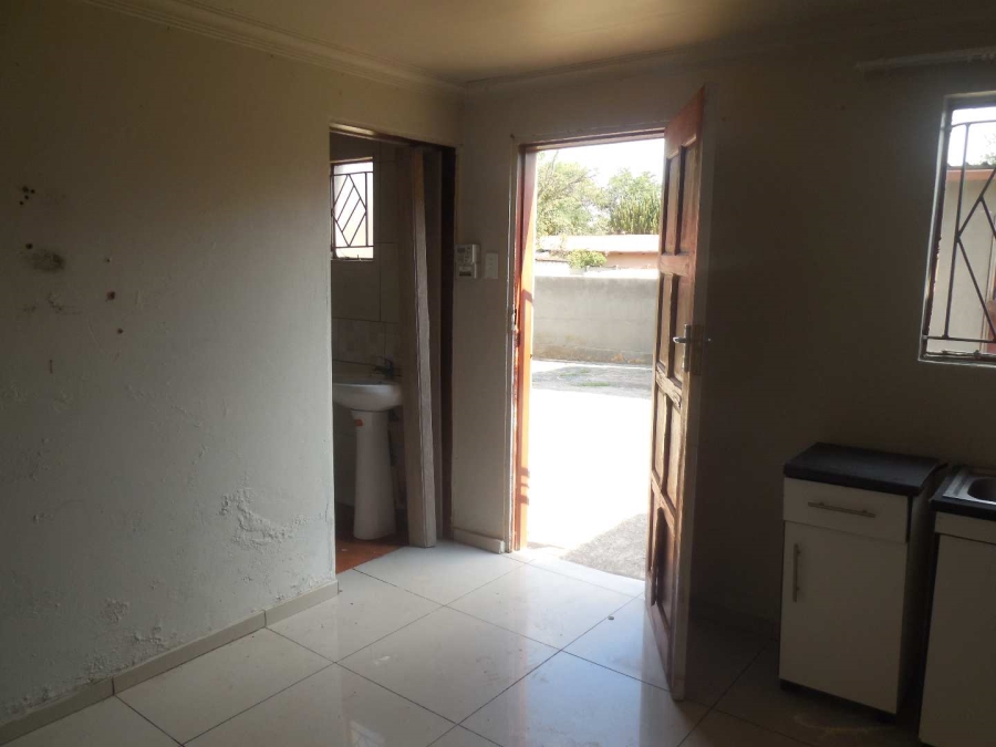 To Let 1 Bedroom Property for Rent in East Lynne Gauteng