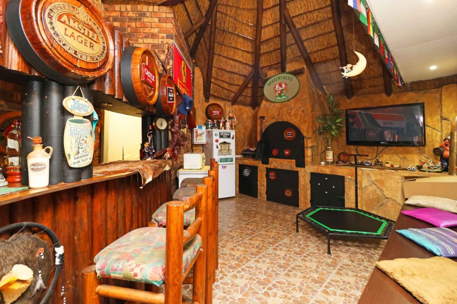 2 Bedroom Property for Sale in Helikonpark Gauteng