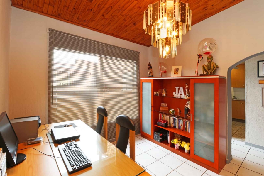 2 Bedroom Property for Sale in Helikonpark Gauteng