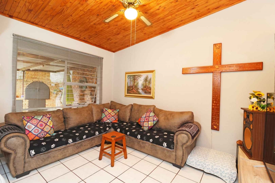 2 Bedroom Property for Sale in Helikonpark Gauteng