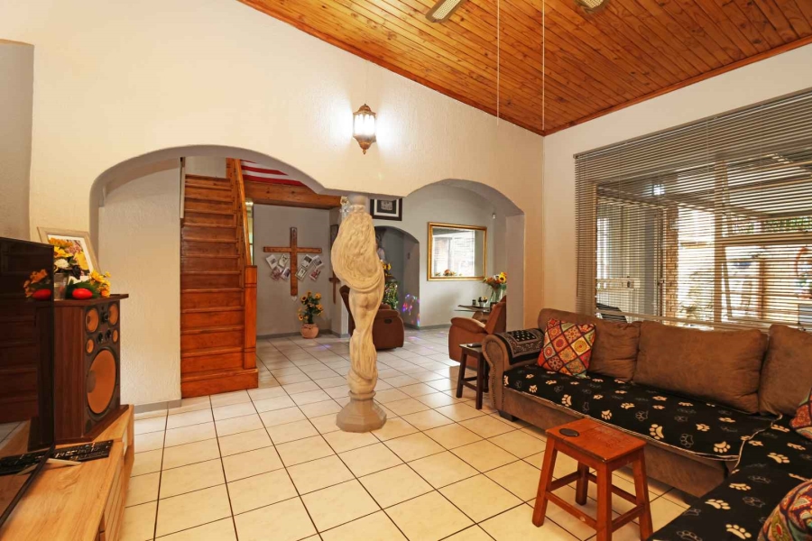 2 Bedroom Property for Sale in Helikonpark Gauteng