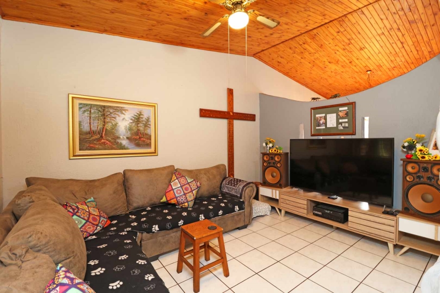 2 Bedroom Property for Sale in Helikonpark Gauteng