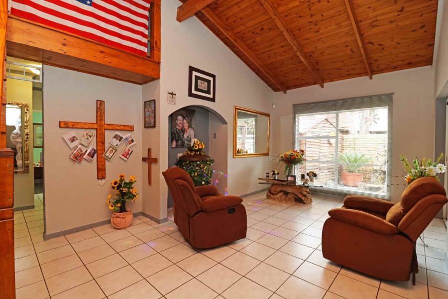 2 Bedroom Property for Sale in Helikonpark Gauteng