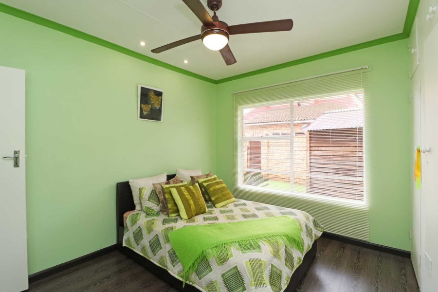 2 Bedroom Property for Sale in Helikonpark Gauteng