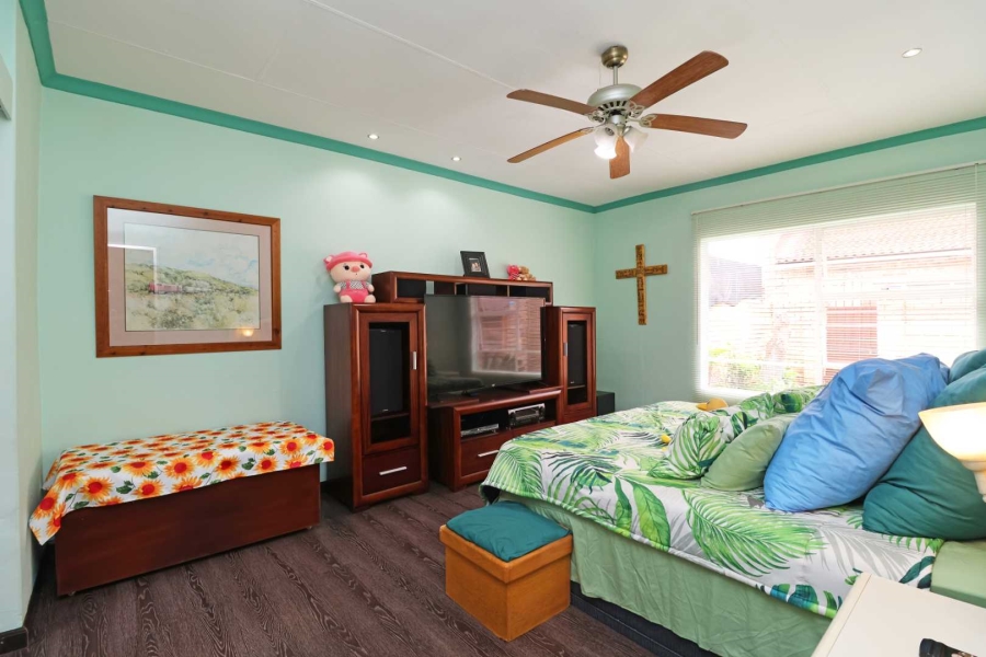 2 Bedroom Property for Sale in Helikonpark Gauteng