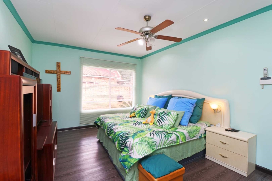 2 Bedroom Property for Sale in Helikonpark Gauteng