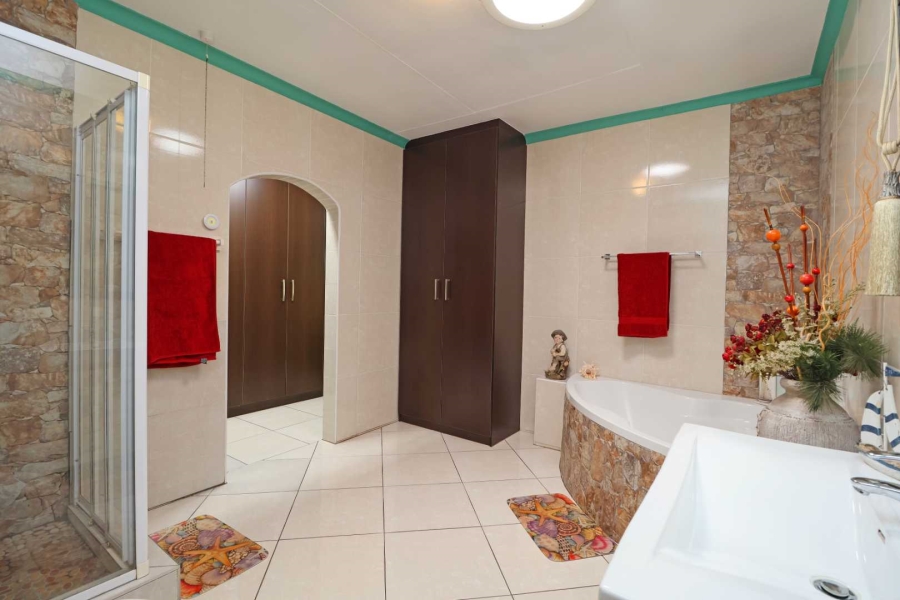 2 Bedroom Property for Sale in Helikonpark Gauteng