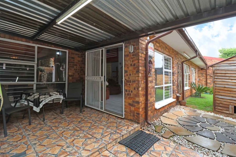 2 Bedroom Property for Sale in Helikonpark Gauteng