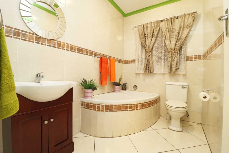 2 Bedroom Property for Sale in Helikonpark Gauteng