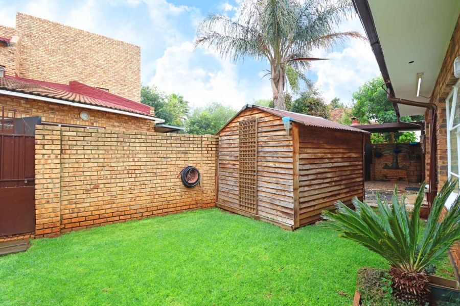 2 Bedroom Property for Sale in Helikonpark Gauteng