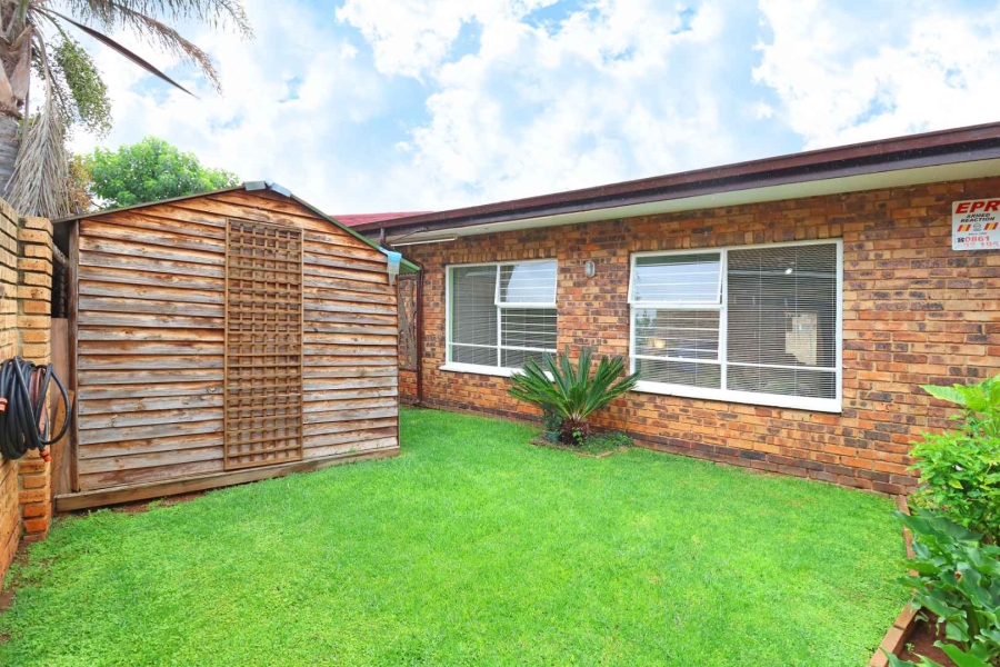 2 Bedroom Property for Sale in Helikonpark Gauteng