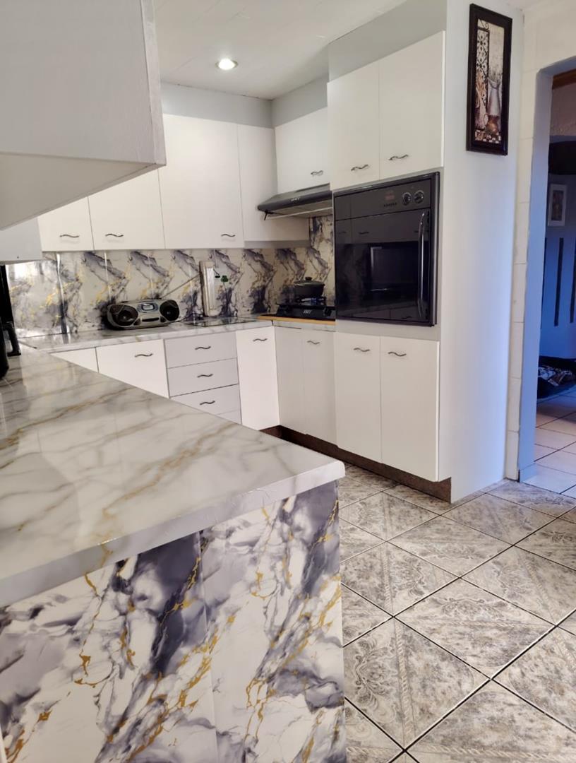 2 Bedroom Property for Sale in Helikonpark Gauteng