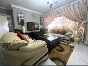 To Let 2 Bedroom Property for Rent in Birch Acres Gauteng