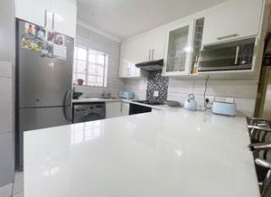 To Let 2 Bedroom Property for Rent in Birch Acres Gauteng