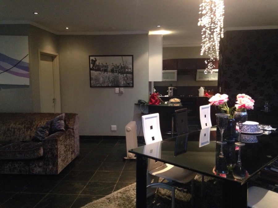 To Let 2 Bedroom Property for Rent in Sandhurst Gauteng