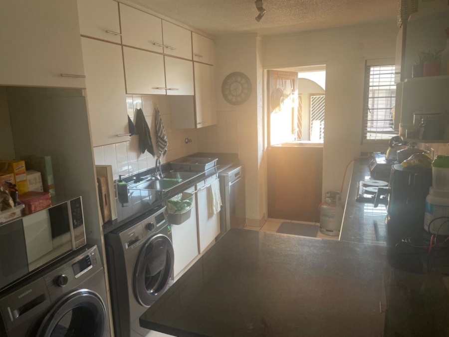 To Let 2 Bedroom Property for Rent in Craighall Park Gauteng