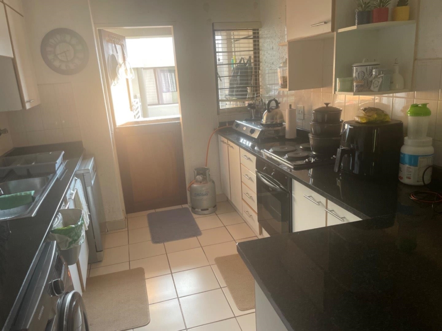 To Let 2 Bedroom Property for Rent in Craighall Park Gauteng