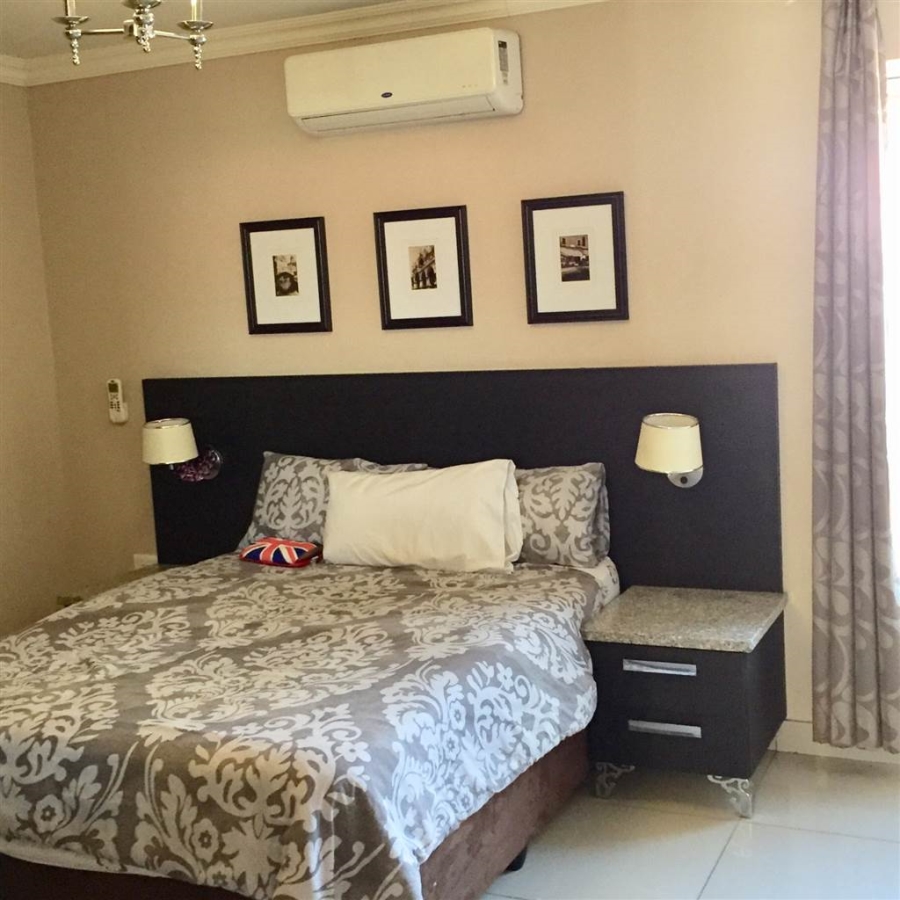 1 Bedroom Property for Sale in Hurlingham Gauteng