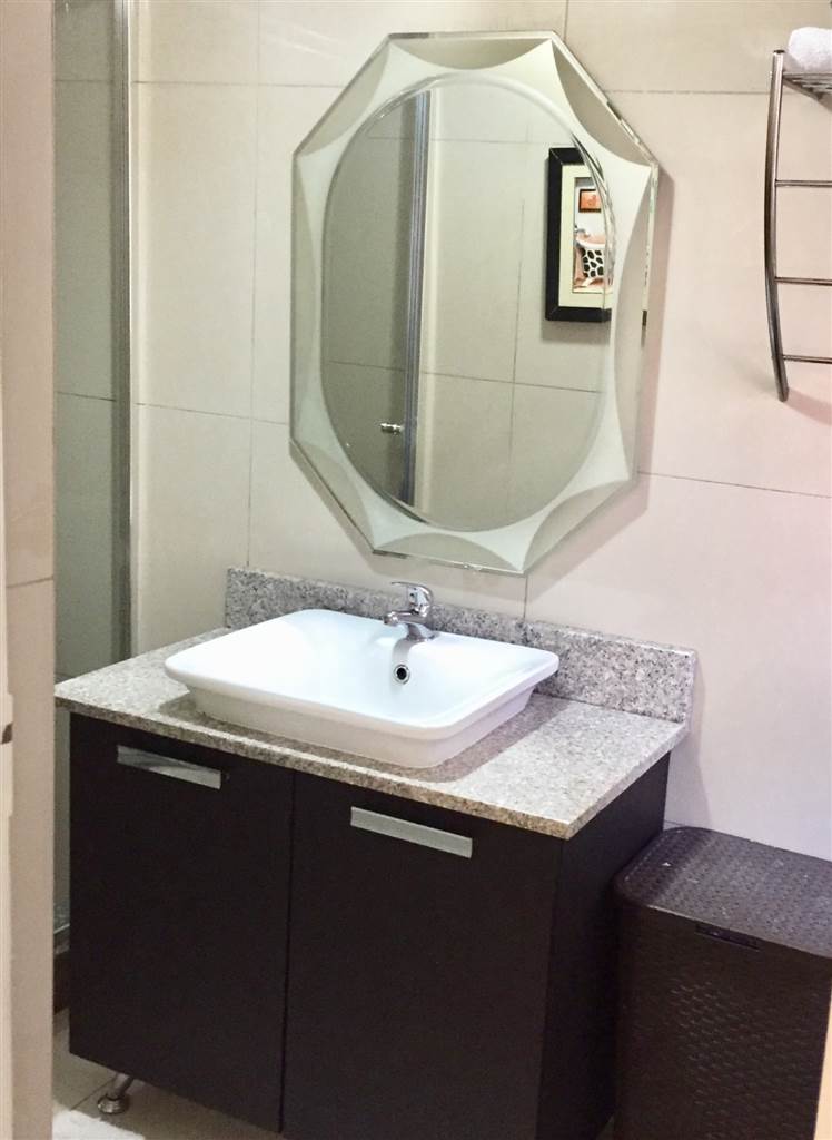 1 Bedroom Property for Sale in Hurlingham Gauteng