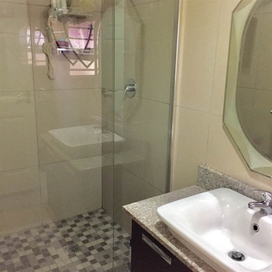 1 Bedroom Property for Sale in Hurlingham Gauteng