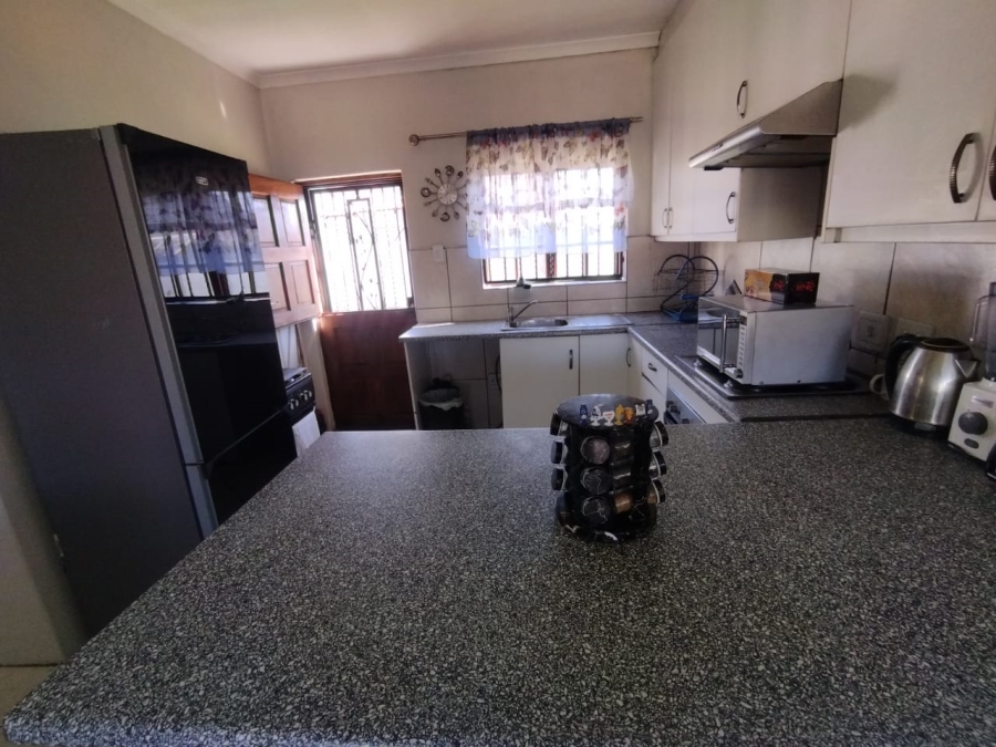 To Let 3 Bedroom Property for Rent in Sonneveld Gauteng