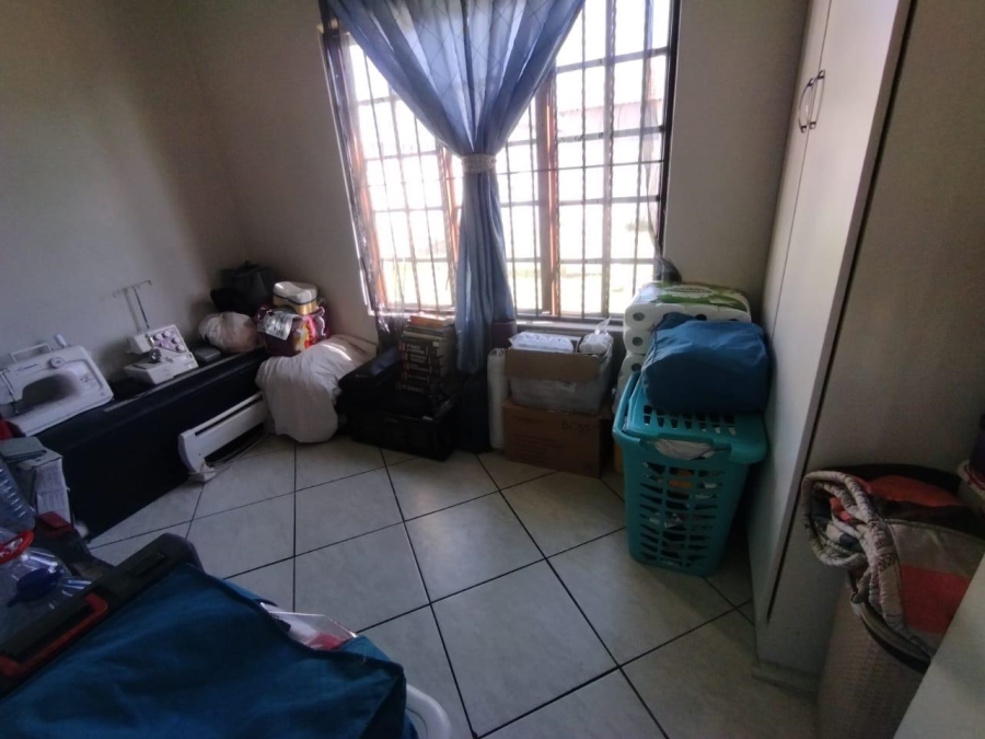 To Let 3 Bedroom Property for Rent in Sonneveld Gauteng