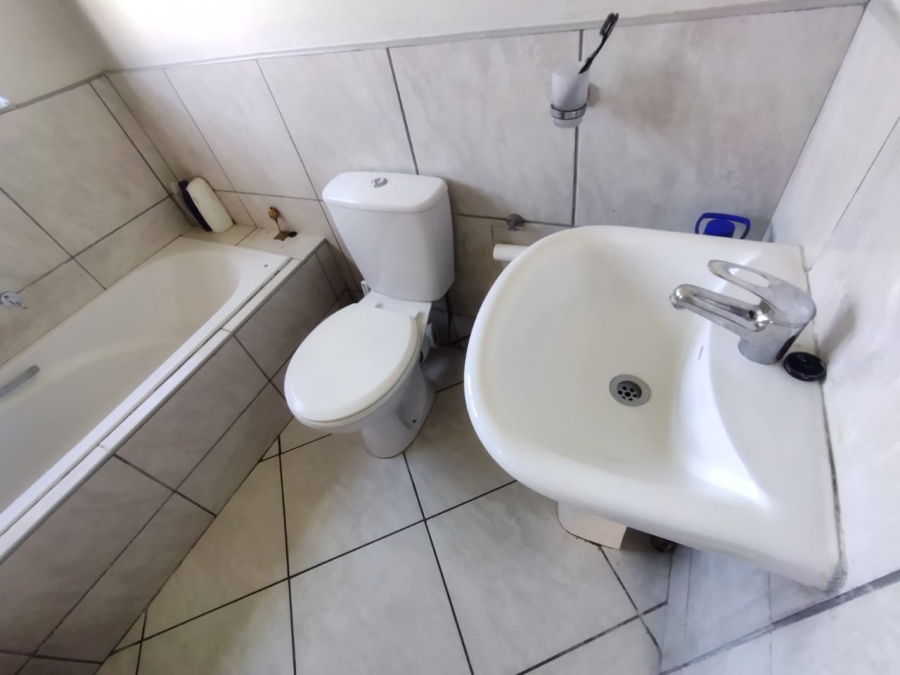 To Let 3 Bedroom Property for Rent in Sonneveld Gauteng