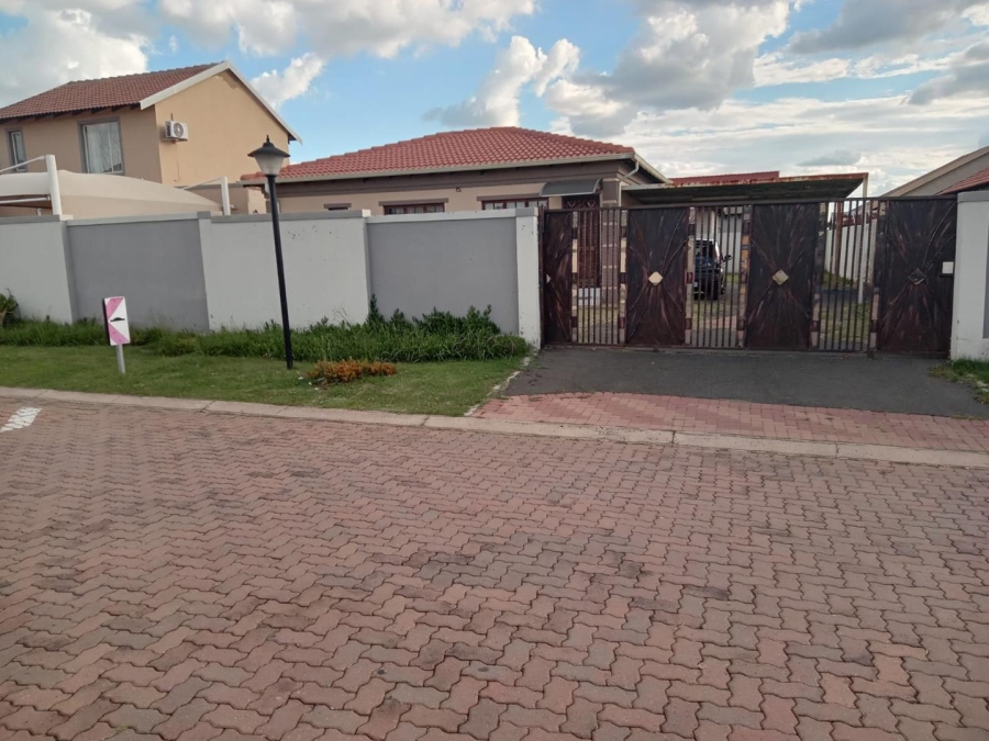 To Let 3 Bedroom Property for Rent in Sonneveld Gauteng