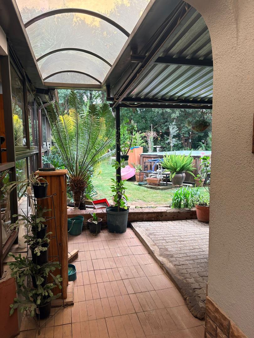 To Let 6 Bedroom Property for Rent in Glen Marais Ext 1 Gauteng