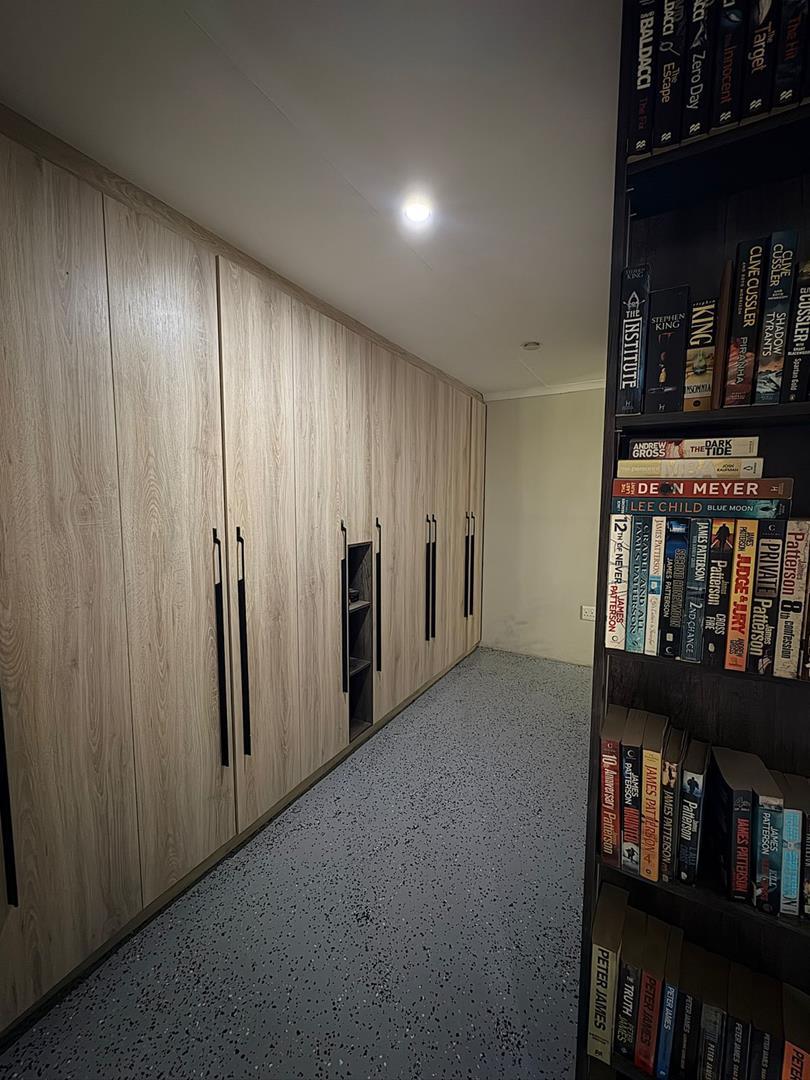 To Let 6 Bedroom Property for Rent in Glen Marais Ext 1 Gauteng